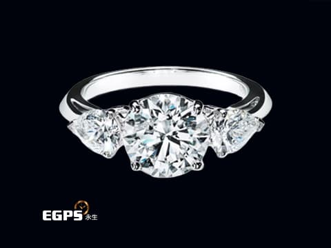 Tiffany &amp; Co. Tiffany Three Stone系列&nbsp;鉑金鑲梨形側石訂婚戒指 天然鑽石 950T鉑金 1.06CT主鑽 梨形側鑽0.60CT G色VS1純淨度&nbsp;鑽石戒指 造形戒指  女戒