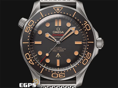 OMEGA 歐米茄 Seamaster Diver 300 海馬 21090422001001&nbsp;經典&nbsp;仿古風格「Tropical 」熱帶面盤、錶圈 另附原廠NATO錶帶&nbsp;鈦金屬 米蘭錶帶 同軸擒縱 排氦氣閥 潛水錶《No Time to Die 生死交戰 007 限定款》2022年保單&nbsp;自動上鍊&nbsp; 42mm