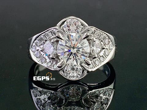 天然鑽石 鑽戒 主鑽 1.05CT 女戒 結婚鑽戒優質小禮物的首選~  經典 優美鑽包鑽設計 視覺感滿分 白K金 天然真鑽 求婚鑽戒 豪華鑲鑽