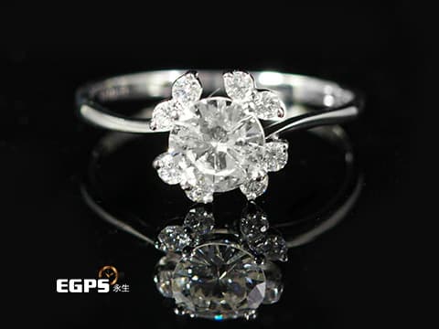 白K金材質 鑽石戒指 圓形鑽 主石重0.68CT 天然真鑽 寵愛一生 真鑽 鑽戒