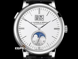 A.LANGE &amp; SOHNE 朗格 SAXONIA Annual Calendar 大日期窗 384.026  <font color="#e6e5e4">白K金材質 銀白色面盤</font> <font color="#40e0d0">優美月相顯示 絕美德國工藝 經典大日期窗 錶界的頂級傳奇藝術</font> <font color="#FF0000">2020年保單 台灣公司貨</font> 自動上鍊 40mm