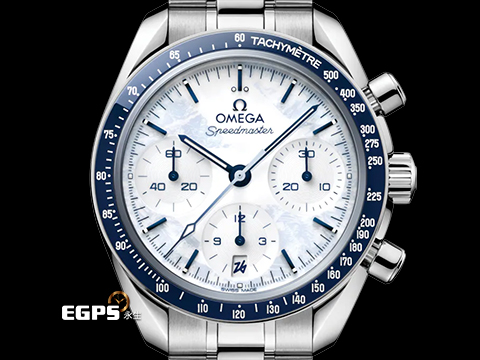 OMEGA 歐米茄 Speedmaster 超霸系列 52230385004001 向米蘭科爾蒂納2026年冬奧致敬 淡藍色冰霜質感塗層白色面盤&nbsp;不鏽鋼材質 2025年保卡&nbsp;同軸擒縱 自動上鏈 38mm