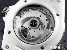 CHANEL 香奈兒 J12 Caliber 12.1系列 White Ceramic H5700 <font color="#F0F0F0">白陶瓷</font> 經典 大三針 專利不鏽鋼蝴蝶扣 <font color="#FF0000">新機芯 透明錶背 2025年保單</font> 自動上鍊 38mm