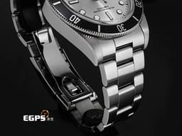 TUDOR 帝舵 Heritage Black Bay 碧灣 7943A1A0NU-0002 <font color="#e2e2e2">新款黑水鬼</font> 雪花針 不鏽鋼材質 <font color="#ededed">銀白色面盤</font>&nbsp;<font color="#FF0000">自製機芯搭配最新快速調節「T-fit」折疊扣 2025年保單</font> 潛水錶 自動上鍊 43mm