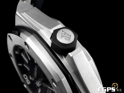 Audemars Piguet 愛彼 AP錶 Royal Oak Offshore Diver 皇家橡樹 離岸型 15710ST.OO.A002CA.01 經典八角形外框 特大格紋面盤 黑呆 15710 ST 不鏽鋼 潛水錶&nbsp;2017年保卡 透背款 自動上鍊 42mm