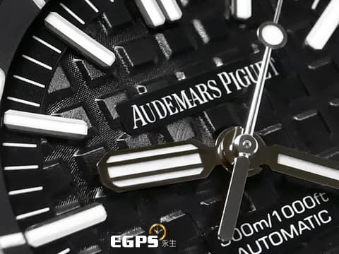 Audemars Piguet 愛彼 AP錶 Royal Oak Offshore Diver 皇家橡樹 離岸型 15710ST.OO.A002CA.01 經典八角形外框 特大格紋面盤 黑呆 15710 ST 不鏽鋼 潛水錶&nbsp;2017年保卡 透背款 自動上鍊 42mm