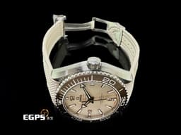OMEGA 歐米茄 Seamaster Planet Ocean 600M 海馬 215.32.44.21.09.001 專業潛水腕錶&nbsp;<font color="#eae78a">米色沙噴紋理錶盤 </font><font color="#5c2e10">磨砂氮化矽陶瓷錶圈</font><font color="#0582f5">&nbsp;</font>&nbsp;同軸擒縱 <font color="#ff0000">2026年保卡&nbsp;</font>自動上鍊 43.5mm