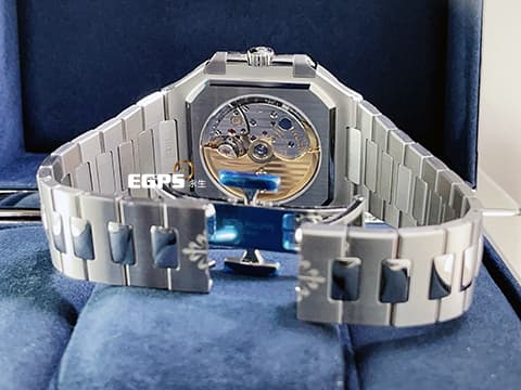 Patek Philippe 百達翡麗 PP Cubitus 5821/1A-001 不鏽鋼材質&nbsp;綠色橫條浮雕日輝紋面盤&nbsp;大三針&nbsp;方形圓角錶殼 橄欖綠 2026年保單  自動上鍊 45mm