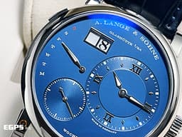 A.LANGE &amp; SOHNE 朗格 LANGE 1 DAYMATIC&nbsp; 320.028 <font color="#ff0000">完美風格朗格時計</font> 標誌性的設計細節著稱 高級鐘錶特色風格 <font color="#fafa01">18K白金材質  星期／大日曆／逆跳功能</font> 自動上鍊 39.5mm