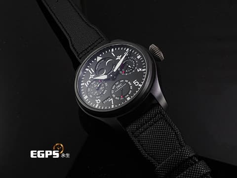 IWC 萬國錶 Big Pilot 大飛行員 IW502902 七日鍊 黑陶瓷材質&nbsp;經典南北月相 萬年曆、四位數字年份顯示&nbsp;海軍空戰部隊圖案錶背&nbsp;自動上鍊 48.6mm