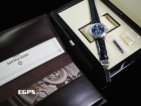 PATEK PHILIPPE 百達翡麗 PP錶 5961P-001  
複雜功能飛返計時年曆錶 PT950鉑金材質 原廠鑲嵌長方形透明鑽石時標、錶圈、錶扣&nbsp;藍色面盤 2021年保單 錶友蒐藏未使用品&nbsp;自動上鍊 40.5mm