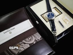 PATEK PHILIPPE 百達翡麗 PP錶 5961P-001  
複雜功能飛返計時年曆錶 <font color="#FF0000">PT950鉑金材質 </font><font color="#05f0f0">原廠鑲嵌長方形透明鑽石時標、錶圈、錶扣</font><font color="#FF0000">&nbsp;<font color="#0000E3">藍色面盤</font> 2021年保單 錶友蒐藏未使用品</font>&nbsp;自動上鍊 40.5mm