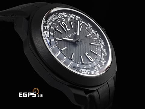 BVLGARI 寶格麗 Bulgari Octo Roma 103764 黑色DLC塗層不鏽鋼材質&nbsp;霧面黑色巴黎釘紋錶盤 世界時區、24 時區顯示與 24 小時顯示功能&nbsp; 2026年保卡 快拆錶帶&nbsp;自動上鍊 41mm