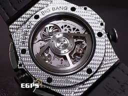 HUBLOT 宇舶 Big Bang 大爆炸 Unico Golf 416.YS.1120.VR <font color=#ff00ff>鍍鋁碳纖維材質花紋設計 白色小牛皮帶襯黑色橡膠錶帶</font> <font color=#FF0000>第一款專為高爾夫球運動而設計的機械錶 2019年保單</font> 自動上鍊 45mm