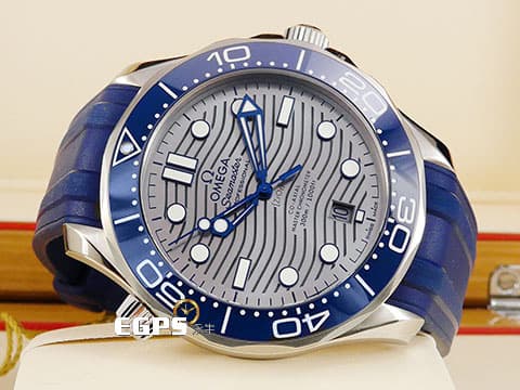 OMEGA 歐米茄 Seamaster Diver 300 經典 海馬 21032422006001&nbsp;藍色陶瓷錶圈、銀灰色波浪紋面盤&nbsp;排氦氣閥 同軸擒縱&nbsp;&nbsp;2025年保單&nbsp;自動上鍊 42mm