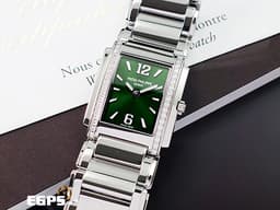 PATEK PHILIPPE 百達翡麗 PP錶 Twenty-4 4910/1200A-011 原鑲鑽錶  <font color=#77FF00> 墨綠色輝紋面盤 亮炫深遂綠 </font> <font color=#FF0000>2024保單 原廠鑽石外框</font> 石英女錶 25x30mm