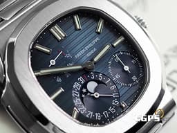 Patek Philippe 百達翡麗 PP錶 Nautilus 鸚鵡螺 5712/1A 金鷹 <font color="#49bcd7">漸層藍色面盤</font> 5712 不鏽鋼材質 鍊帶款 <font color="#FF0000"> 2021年保單 PP印記 動能顯示 月相盈虧</font> 自動上鏈 40mm