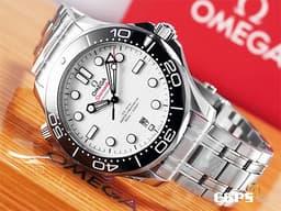 OMEGA 歐米茄 Seamaster Diver 300 海馬 21030422004001 <font color="#FFFFFF">白色波浪紋陶瓷面盤</font> 陶瓷錶圈 不鏽鋼 同軸擒縱 <font color="#FF0000">2023年保卡</font> 排氦氣閥 潛水錶 自動上鍊 42mm