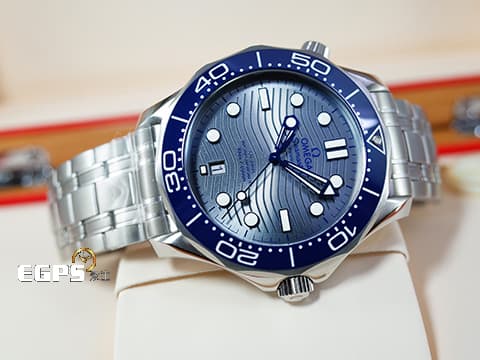 OMEGA 歐米茄 Seamaster Diver 300 海馬 21030422006001&nbsp;銀色波浪紋面盤 藍色陶瓷外圈 不鏽鋼 同軸擒縱 2021年台灣公司貨 另附客製化橡膠錶帶 排氦氣閥 潛水錶 自動上鍊 42mm