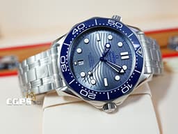 OMEGA 歐米茄 Seamaster Diver 300 海馬 21030422006001&nbsp;<font color="#adadad">銀色波浪紋面盤</font><font color="#2828FF"> </font><font color="#1a66e0">藍色陶瓷外圈</font> 不鏽鋼 同軸擒縱 <font color="#ff0000">2021年台灣公司貨 另附客製化橡膠錶帶</font> 排氦氣閥 潛水錶 自動上鍊 42mm