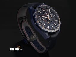 OMEGA 歐米茄 Speedmaster Moonphase 超霸 速霸 30493445203002<font color="#1d5caf">「月之藍面」Blue Side Of The Moon 藍色陶瓷 藍色琺瑯砂金石玻璃面盤</font>&nbsp;計時碼表 月相盈虧 <font color="#f7ba88">Sedna金指針、月相盤、計時圈刻度</font><font color="#05f0f0">&nbsp;</font>同軸擒縱&nbsp;<font color="#FF0000">2021年台灣公司貨</font>&nbsp;自動上鏈 44.25mm