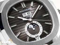 Patek Philippe 百達翡麗 PP錶 Nautilus Annual Calendar 5726 金鷹系列 5726A-001 不鏽鋼材質 <font color="#05f0f0">年曆錶 月相盈虧 實用年曆功能的熱賣缺貨款金鷹系列</font><font color="#FF0000"> 2023年保單 台灣公司貨</font>&nbsp;自動上鏈 40.5mm