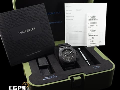 PANERAI 沛納海 潛行系列 SUBMERSIBLE MARINA MILITARE PAM00979 CARBOTECH 類碳纖維材質 新輕薄材質大錶徑 PAM979  潛水錶   獨特鍛造碳材質美型面盤 新夜光塗料白色時標 2022年保單  自動上鍊 47mm