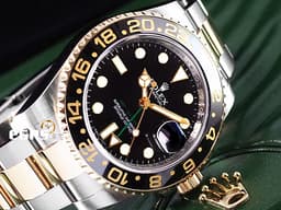 ROLEX 勞力士 GMT-Master II 蠔式 格林威治型 116713LN&nbsp;<font color="#009100">綠色兩地時區指針</font>&nbsp;116713 LN&nbsp;<font color="#f5dea8">18K黃金 半金款</font>&nbsp;陶瓷外圈&nbsp;<font color="#FF0000">2017年保卡 </font> 自動上鏈 40mm