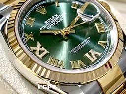 ROLEX 勞力士 Datejust 36 蠔式日誌型 126233 <font color="#6D8E23">原廠VI、IX鑲鑽 橄欖綠色面盤</font> 半金款 18K黃金 DJ36 經典三角坑紋錶圈 <font color="#FF0000">2022年新式保卡 蠔式（Oyster）三節錶帶</font> 自動上鍊 36mm