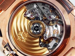Patek Philippe 百達翡麗 PP錶 Nautilus Chronograph 金鷹 鸚鵡螺 5980/1R-001 18K玫瑰金材質 鏈帶款 同軸計時碼錶 <font color="#fbf2d0">漸層橫條紋褐色面盤</font>&nbsp;<font color="#FF0000">PP印記 2020年保單</font>&nbsp;自動上鏈 40.5mm