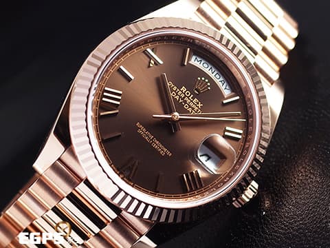 ROLEX 勞力士 Day-Date 40 蠔式 星期日曆型 228235 巧克力色面盤 羅馬數字時標 永恆玫瑰金 經典三角坑紋錶圈 2026年木紋保卡 元首型（President）錶帶 總統帶 DD40 自動上鍊 40mm