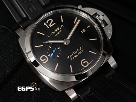PANERAI 沛納海 Luminor GMT 3 Days PAM01320 經典三明治面盤 淡褐色夜光時標 菸草面 PAM1320 藍色小秒針 三日鍊 兩地時區 動能顯示 絕版透明錶背款 自動上鍊 44mm