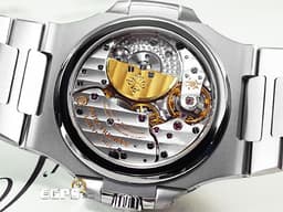 Patek Philippe 百達翡麗 PP錶 Nautilus 鸚鵡螺 5712/1A 金鷹 <font color="#49bcd7">漸層藍色面盤</font> 5712 不鏽鋼材質 鍊帶款 <font color="#FF0000"> 2021年保單 PP印記 動能顯示 月相盈虧</font> 自動上鏈 40mm