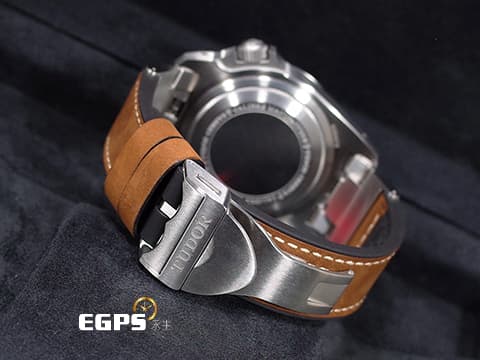 TUDOR 帝舵 Black Bay P01 碧灣 70150&nbsp;菸草色時標 雪花針 復古 不鏽鋼 潛水錶 雪花針&nbsp;日內瓦高級鐘錶大賞&nbsp;傳奇腕錶復刻再現 2026年保卡&nbsp;自動腕錶 42mm