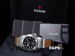 TUDOR 帝舵 Black Bay P01 碧灣 70150&nbsp;<font color="#EA7500">菸草色時標 雪花針</font> 復古 不鏽鋼 潛水錶 雪花針&nbsp;<font color="#ff0000">日內瓦高級鐘錶大賞&nbsp;</font><font color="#FF0000">傳奇腕錶復刻再現 2026年保卡</font>&nbsp;自動腕錶 42mm