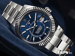 ROLEX 勞力士 Sky-Dweller 蠔式 天行者 326934&nbsp;<font color="#0080FF">亮藍色面盤 </font>沙羅系統 年曆錶 兩地時區 經典三角坑紋錶圈&nbsp;<font color="#FF0000">2020年保單 蠔式（Oyster）三節錶帶</font>&nbsp;自動上鍊 42mm