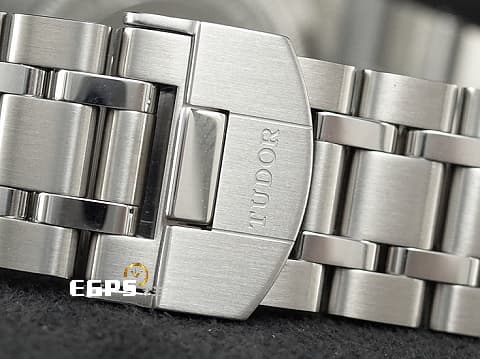 TUDOR 帝舵 ROYAL 皇家系列 28500 藍色面盤 羅馬數字時標 割坑紋與磨光飾面間隔錶圈 不鏽鋼材質 大三針&nbsp;2026年保卡 自動上鍊 38mm