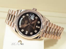 ROLEX 勞力士 Day-Date DD 128235 18K玫瑰金材質 <font color=#FF8000> 漸變棕色面盤 原廠鑽石時標 </font>  <font color=#FF0000> 2021年新式綠卡 </font> 自動上鍊 36mm