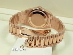 ROLEX 勞力士 Day-Date DD 128235 18K玫瑰金材質 <font color=#FF8000> 漸變棕色面盤 原廠鑽石時標 </font>  <font color=#FF0000> 2021年新式綠卡 </font> 自動上鍊 36mm