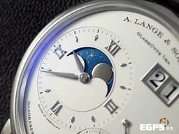 A.LANGE & SOHNE 朗格 Grand  Lange 1 Moon Phase 大型月相腕錶 <font color=#cad6ef>PT950 鉑金材質</font> 139.025 <font color=#FF0000>德國腕錶極致工藝、3/4夾板、手工雕刻鵝頸、德國銀夾板 </font> 大日期窗 月相盈虧 動能顯示 <font color=#FFFF33>歡迎各錶友以 PP、AP、勞力士 來店交換，本店將以最高價評估～</font> 手上鍊 41mm