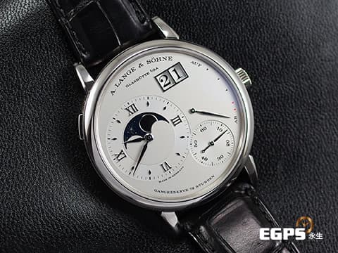 A.LANGE &amp; SOHNE 朗格 Grand  Lange 1 Moon Phase 大型月相腕錶 PT950 鉑金材質 139.025 德國腕錶極致工藝、3/4夾板、手工雕刻鵝頸、德國銀夾板  大日期窗 月相盈虧 動能顯示 歡迎各錶友以 PP、AP、勞力士 來店交換，本店將以最高價評估～ 手上鍊 41mm