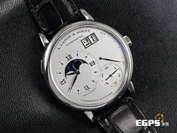 A.LANGE & SOHNE 朗格 Grand  Lange 1 Moon Phase 大型月相腕錶 <font color=#cad6ef>PT950 鉑金材質</font> 139.025 <font color=#FF0000>德國腕錶極致工藝、3/4夾板、手工雕刻鵝頸、德國銀夾板 </font> 大日期窗 月相盈虧 動能顯示 <font color=#FFFF33>歡迎各錶友以 PP、AP、勞力士 來店交換，本店將以最高價評估～</font> 手上鍊 41mm