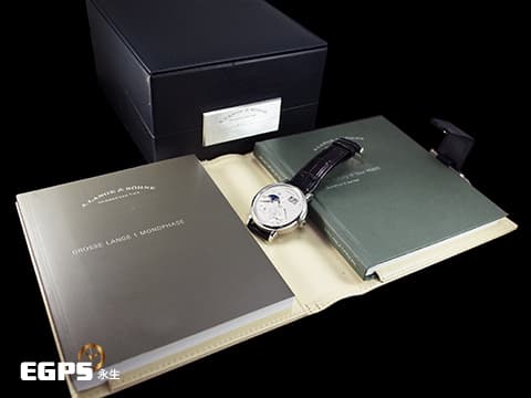 A.LANGE &amp; SOHNE 朗格 Grand  Lange 1 Moon Phase 大型月相腕錶 PT950 鉑金材質 139.025 德國腕錶極致工藝、3/4夾板、手工雕刻鵝頸、德國銀夾板  大日期窗 月相盈虧 動能顯示 歡迎各錶友以 PP、AP、勞力士 來店交換，本店將以最高價評估～ 手上鍊 41mm