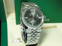 ROLEX 勞力士  Datejust  126234 蠔式 不鏽鋼材質&nbsp;<font color="#FF0000">2025年新卡 </font><font color="#00FF00">綠羅馬時標面盤</font> <font color="#FFFF33">費德勒款</font>&nbsp;白K金三角坑紋錶圈 紀念型（Jubilee）錶帶 自動上鍊 36mm&nbsp;