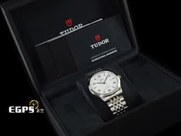 TUDOR 帝舵 1926系列 91550-0005 <font color="#4169e1">藍色指針、時標</font>搭配白色浮雕裝飾面盤 經典 大三針 不鏽鋼 <font color="#FF0000">周董 周杰倫代言款 2025年保單</font> 自動上鍊 39mm