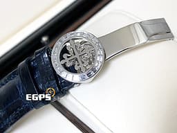 PATEK PHILIPPE 百達翡麗 PP錶 5961P-001  
複雜功能飛返計時年曆錶 <font color="#FF0000">PT950鉑金材質 </font><font color="#05f0f0">原廠鑲嵌T鑽外框、T鑽摺疊帶扣、T鑽時標</font><font color="#FF0000">&nbsp;<font color="#0000E3">藍色面盤</font> 2025年保單</font>&nbsp;自動上鍊 40.5mm