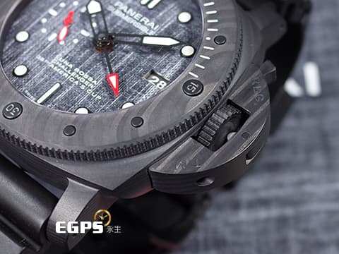 PANERAI 沛納海 Submersible Luna Rossa GMT PAM01039 兩地時間 美洲杯帆船賽 特別款 2022年保單 PAM1039 碳纖維複合物材質、高科技碳纖維船帆織紋面盤 潛水腕 自動上鍊 47mm