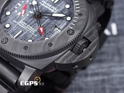 PANERAI 沛納海 Submersible Luna Rossa GMT PAM01039 兩地時間 <font color="#FF0000">美洲杯帆船賽 特別款 2022年保單</font> PAM1039 <font color="#0582f5">碳纖維複合物材質、高科技碳纖維船帆織紋面盤</font> 潛水腕 自動上鍊 47mm