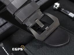 PANERAI 沛納海 Submersible Luna Rossa GMT PAM01039 兩地時間 <font color="#FF0000">美洲杯帆船賽 特別款 2022年保單</font> PAM1039 <font color="#0582f5">碳纖維複合物材質、高科技碳纖維船帆織紋面盤</font> 潛水腕 自動上鍊 47mm