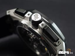 Audemars Piguet 愛彼 AP錶 Royal Oak Offshore 皇家橡樹 離岸型 26420SO.OO.A002CA.01 <font color=#4F4F4F>黑熊貓 經典黑色「Méga Tapisserie」超大型格紋面盤</font>搭配<font color=#ADADAD>銀灰色計時盤</font> 26420 SO 飛返 計時碼錶 不鏽鋼 陶瓷錶框 <font color=#FF0000>2023年保單 新式快拆錶帶 附鱷魚皮錶帶扣</font> ROO 自動上鍊 43mm